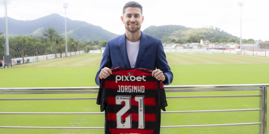 Jorginho, meio-campista do Flamengo.
