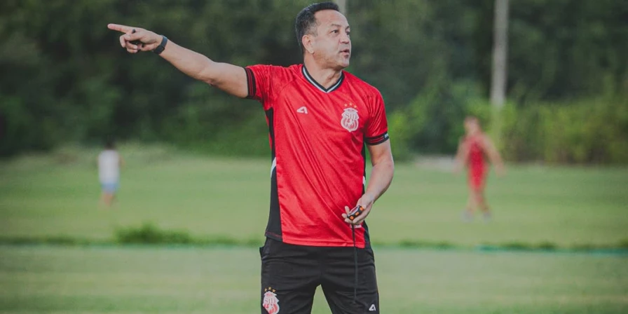 Paulinho Kobayashi, técnico do Imperatriz.