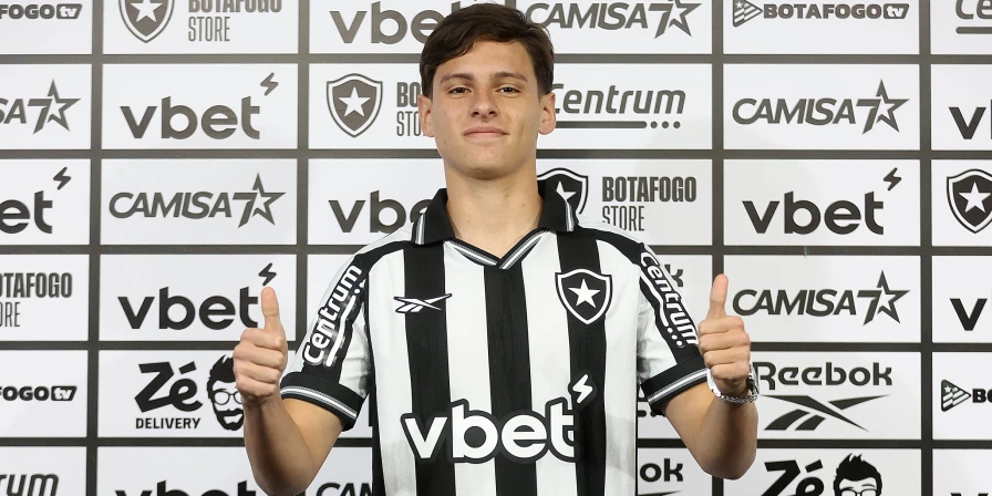 Álvaro Montoro, meia do Botafogo.