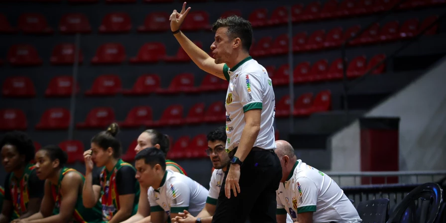 Rodrigo Galego, técnico do Sampaio Basquete.