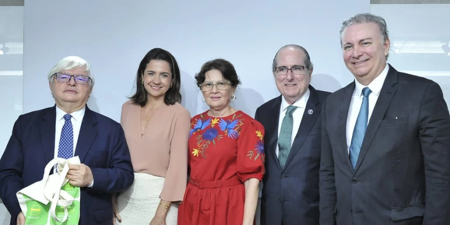Ministro Herman Benjamin, ao lado de magistrados maranhenses