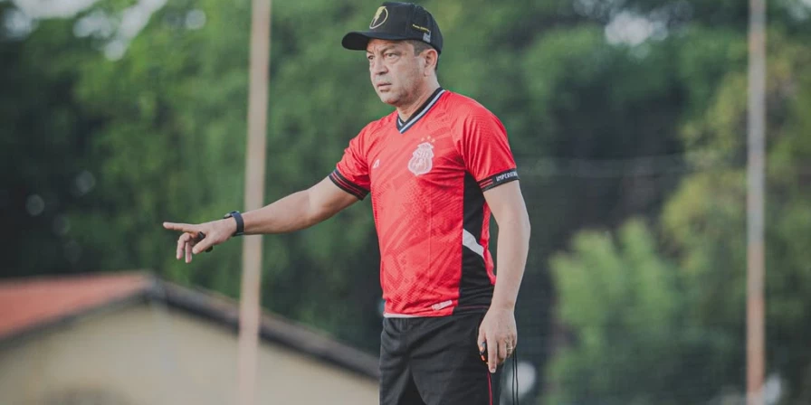 Paulinho Kobayashi, técnico do Imperatriz.