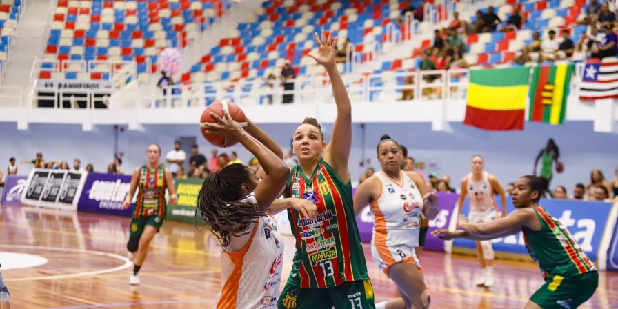 Sampaio Basquete e Ourinho duelaram no Castelinho