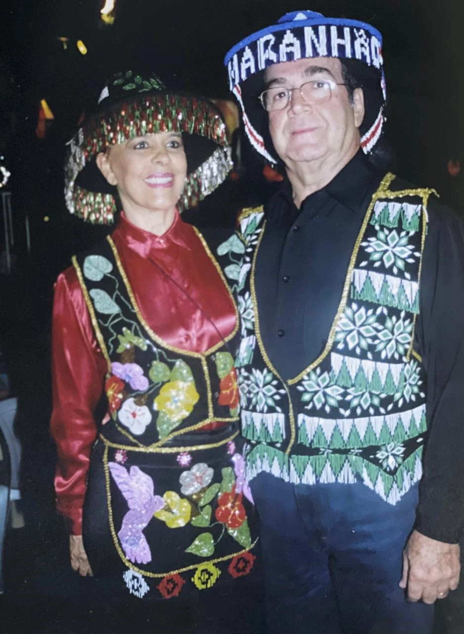 Donizete e Moacir Machado estão circulando pelo Goiás, mas regressam a São Luís a tempo de participar da Festança Boi da Lua, eles que seguem rigorosamente a sugestão de traje para o evento e sempre comparecem vestidos a caráter, como na mais recente edição da festa