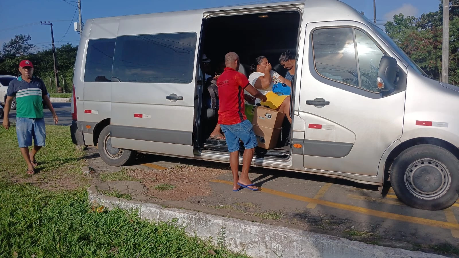 Passageiros recorrem ao transporte alternativo para conseguir sair da capital em direção a outros municípios. (Foto: Juvêncio Martins/TV Mirante)