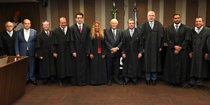 Ministros prestaram homenagem entusiasmada ao ex-presidente.