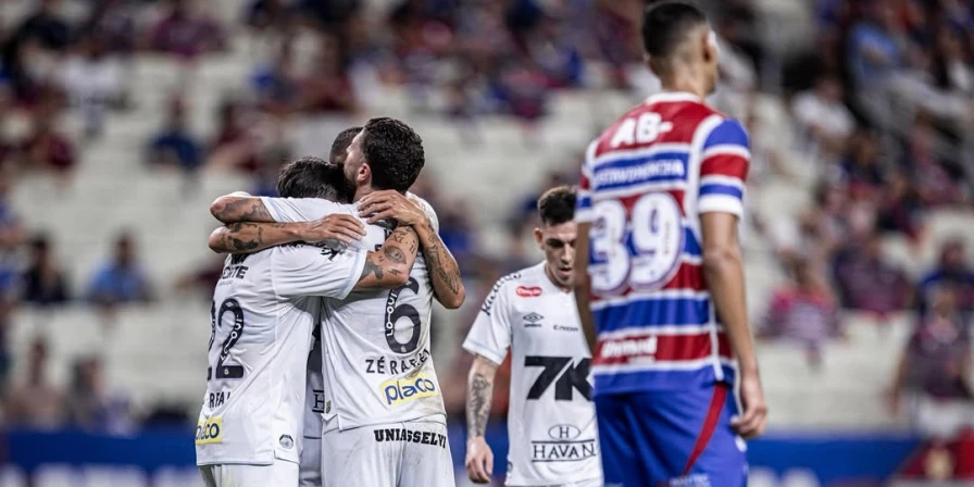 O Santos derrotou o Fortaleza em duelo na Arena Castelão.