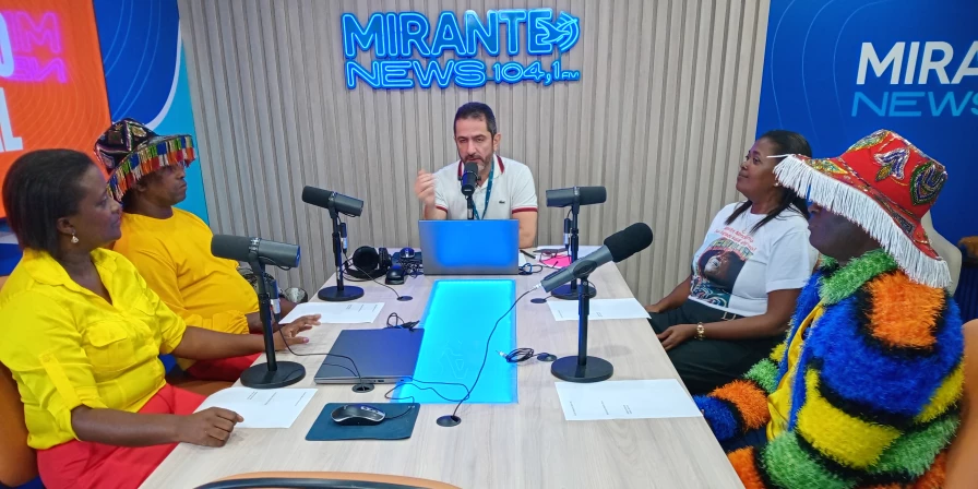 Os integrantes do grupo, Cíntia Avelar, Evelise Avelar, Moisés Azevedo e Valmir Moreira, concederam entrevista ao Ponto Final