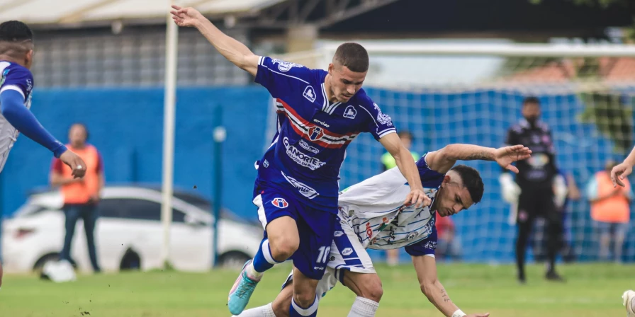 Lance da partida entre Parnahyba e Maranhão Atlético, pela fase de grupos da Série D.