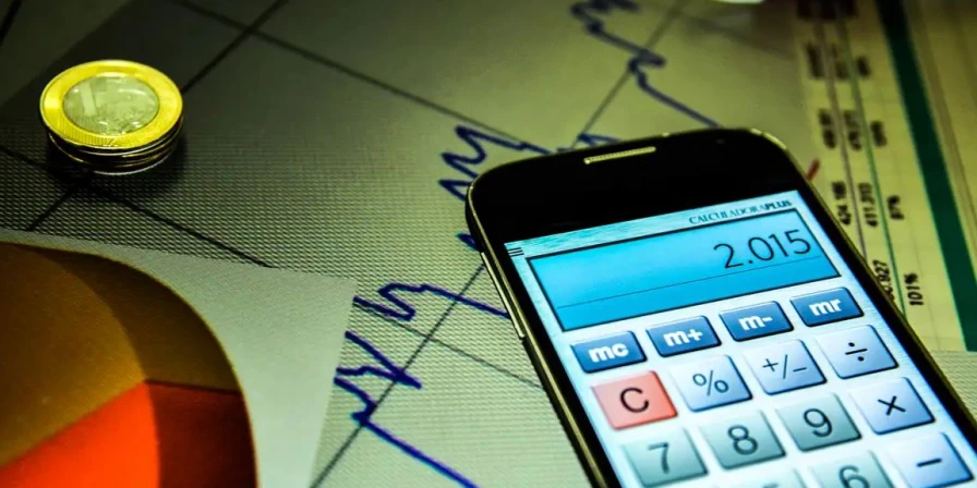 Mercado prevê crescimento econômico de 2,2% em 2025.