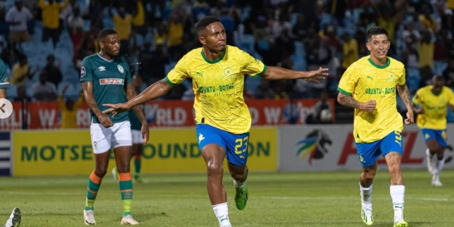 Lucas Ribeiro em ação pelo Mamelodi Sundowns F.C.
