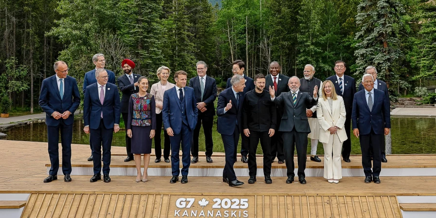 O presidente Luiz Inácio Lula da Silva durante foto oficial do G7.