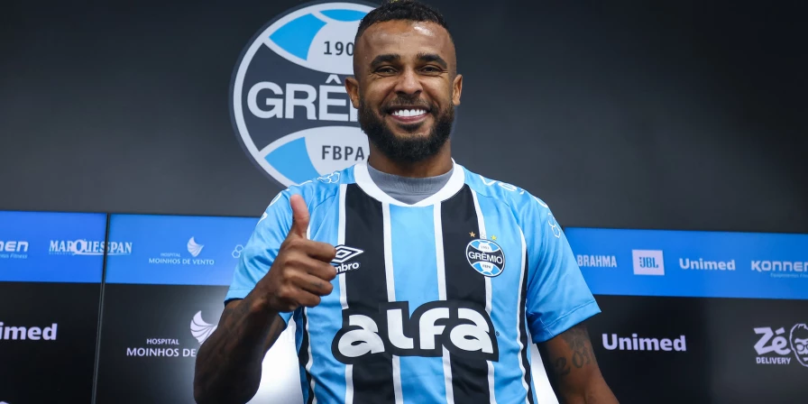 Alex Santana, meio-campista do Grêmio.