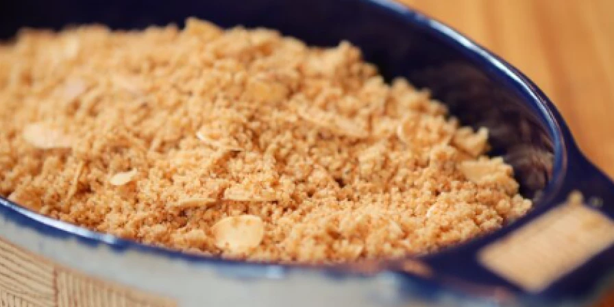 Farofa de limão com amêndoas.
