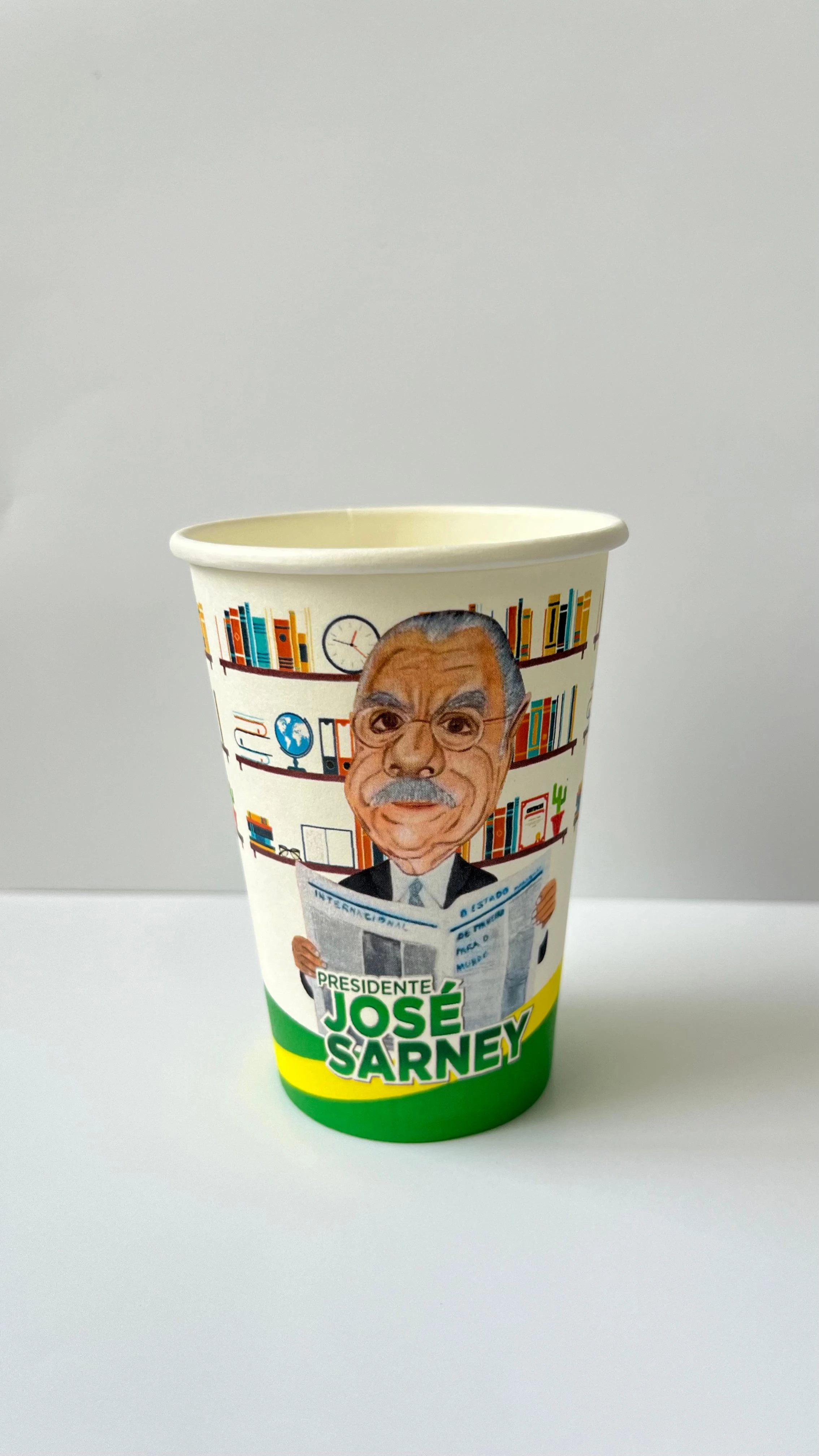 Copo biodegradável produzido por indústria maranhense presta homenagem ao ex-presidente da República, José Sarney