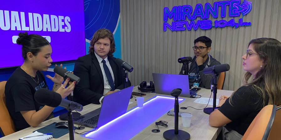 Rubens Vilhena e Bárbara Libério durante o programa Atualidades.
