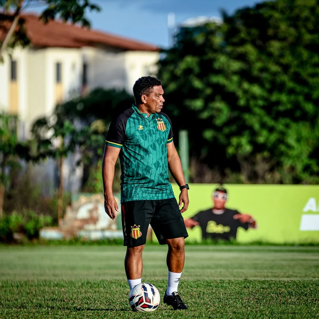 Técnico Zé Augusto não revelou desta vez a formação titular, mas sinaliza com mais de uma mudança no time (Crédito: Ronald Felipe)