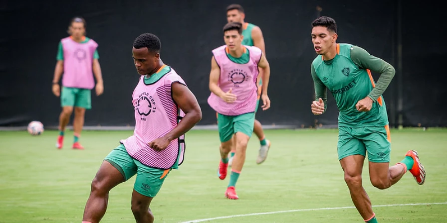 O técnico Renato Gaúcho fechou a preparação e não revelou a formação titular