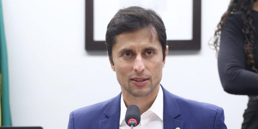 Duarte Jr. destaca caráter inclusivo da ampliação da isenção de IR para pessoas com deficiência e responsáveis legais. (Vinicius Loures / Câmara dos Deputados)