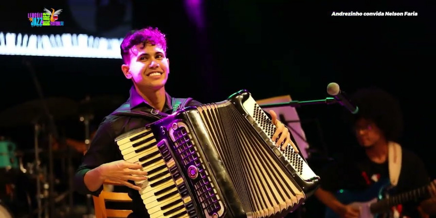 Sanfoneiro maranhense Andrezinho e banda “Os Tropix” abrilhantam “Dominguinho” na Arena DUX comemorando o dia dos pais com o melhor do forró.l (Divulgação)