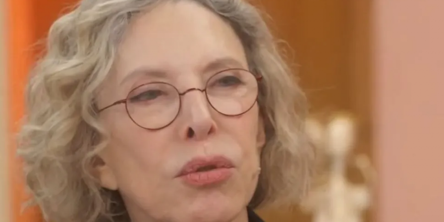 Marília Gabriela é diagnosticada com pneumonia e cancela sessões da peça "A Última Entrevista". (Reprodução/Globoplay)