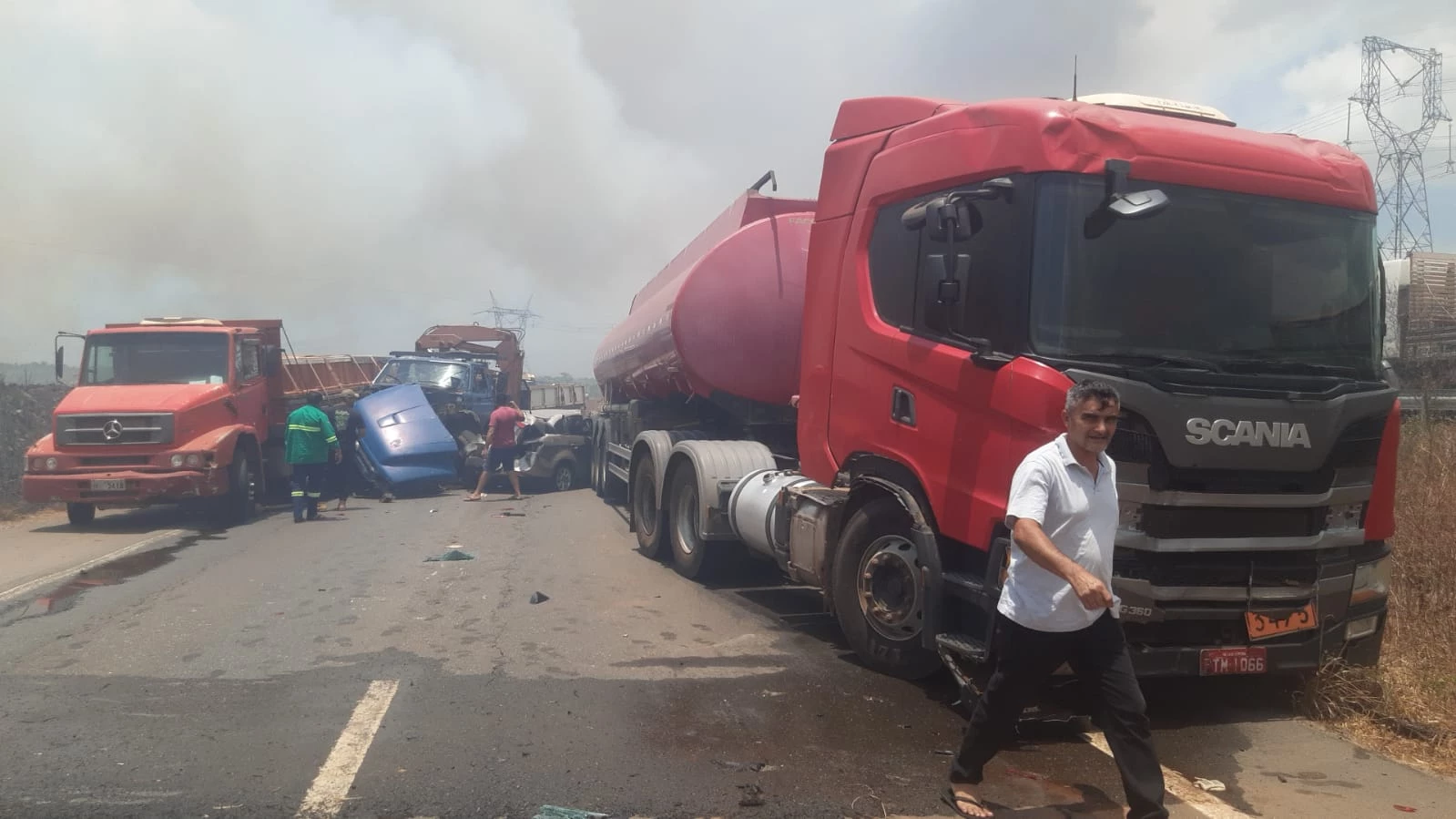 Acidente na BR-135 em Bacabeira envolve 14 veículos e deixa cerca de 4 feridos; trânsito parcialmente liberado Acidente na BR-135 em Bacabeira envolve 14 veículos e deixa cerca de 4 feridos; trânsito parcialmente liberado