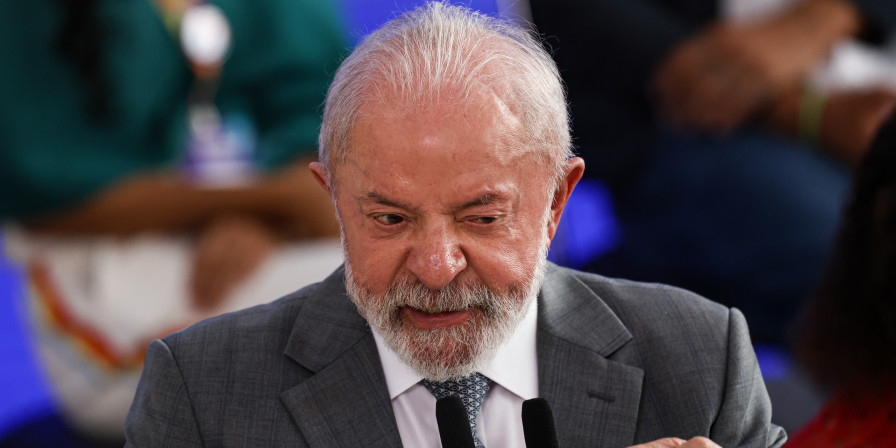 Lula passa por cirurgia