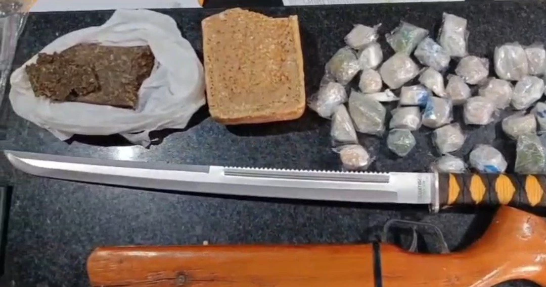 Material apreendido pela polícia.