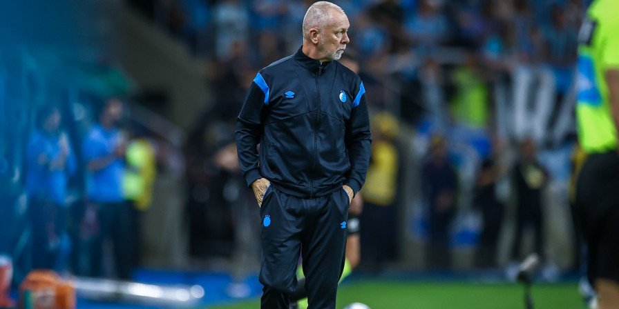Técnico Mano Menezes Se Envolve em Polêmica Após Gesto Obsceno em Jogo do Grêmio