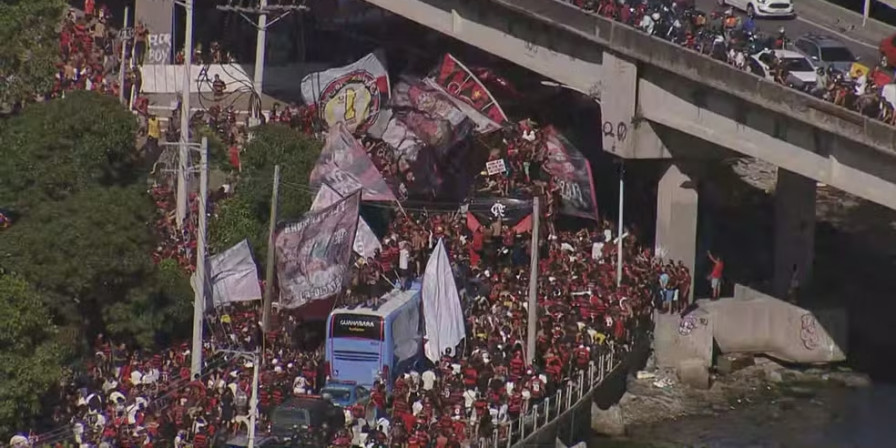 AeroFla tem invasão ao ônibus do Flamengo e tumulto com a polícia