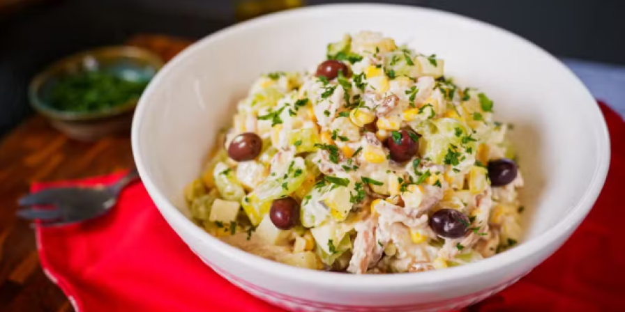 Receita Festiva: Aprenda a preparar uma deliciosa salada de frango defumado para o Natal