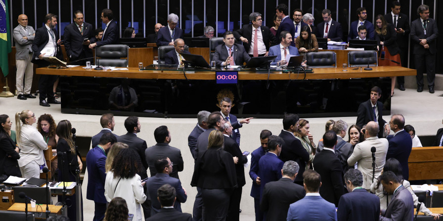 Congresso aprova LDO 2026 com previsão de superávit de R$ 34 bilhões