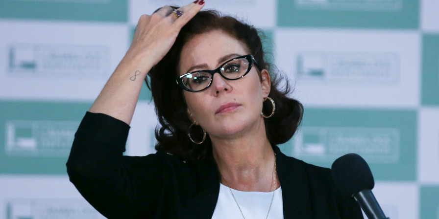 Carla Zambelli renuncia ao mandato