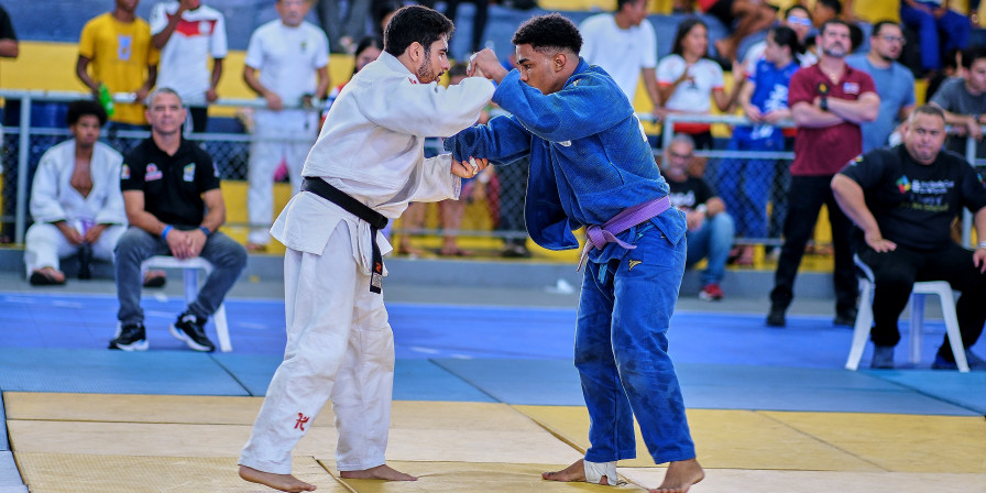 Academia Monte Branco campeã