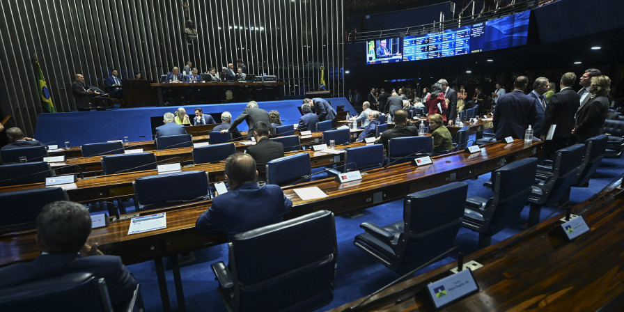 Senado busca dados sigilosos do caso Master