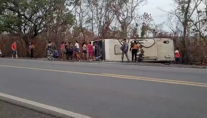 Acidente com feridos na zona rural de Caxias, na BR-316. (Foto: Reprodução/Redes sociais)