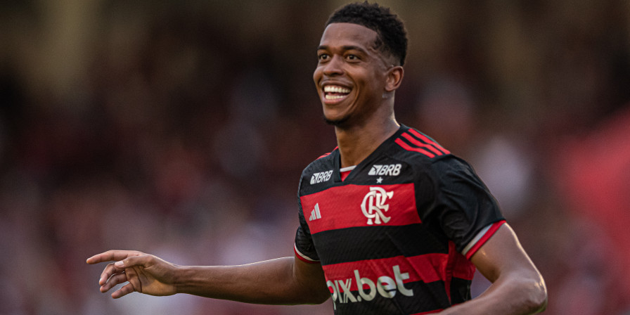 Remo contrata Carlinhos