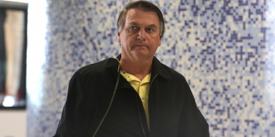 Bolsonaro passa por novo procedimento