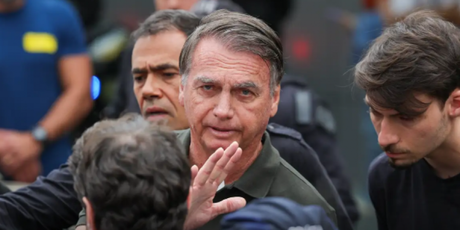 MPM pede expulsão de Bolsonaro