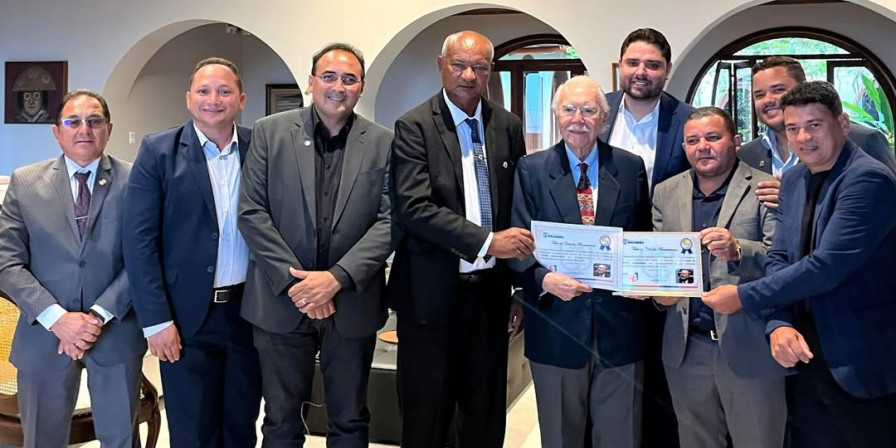 Sarney recebe título de cidadão