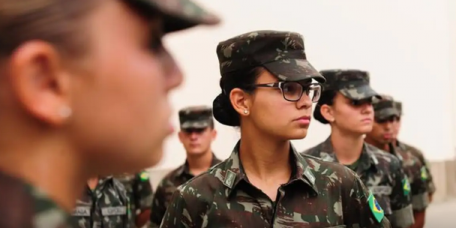 Seleção militar feminina começa