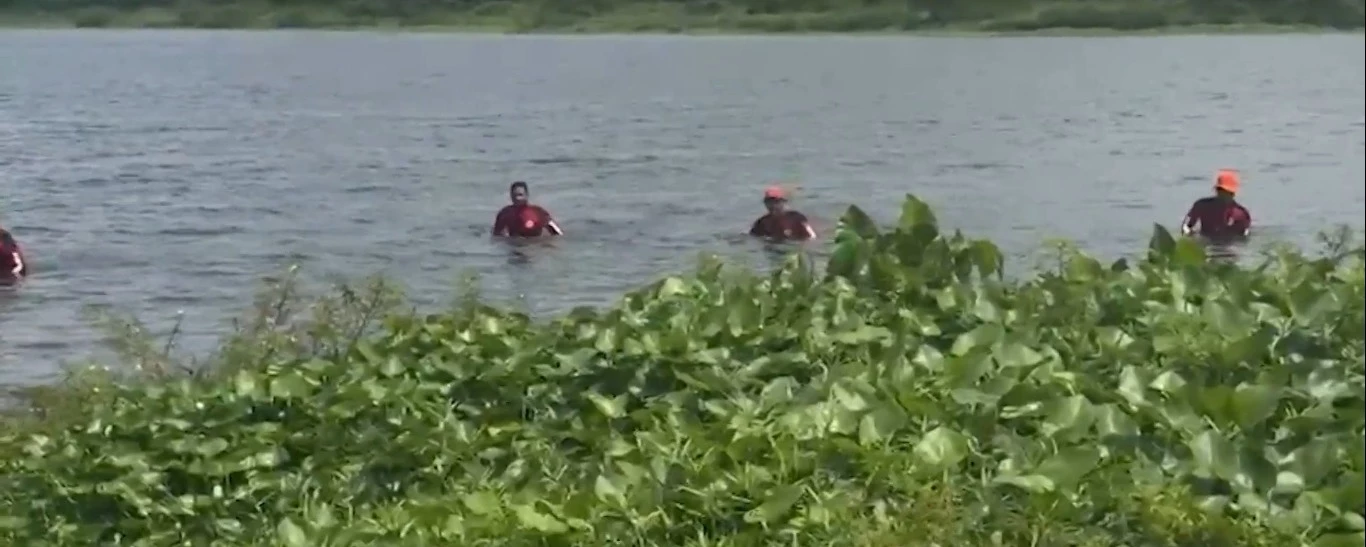 A nova etapa é realizada em um lago a cerca de 2 km do povoado São Sebastião dos Pretos, local de onde as crianças saíram no último dia 4 de janeiro.