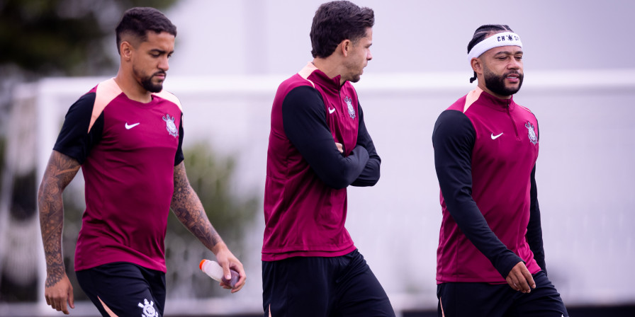 Memphis Depay Treina com Corinthians