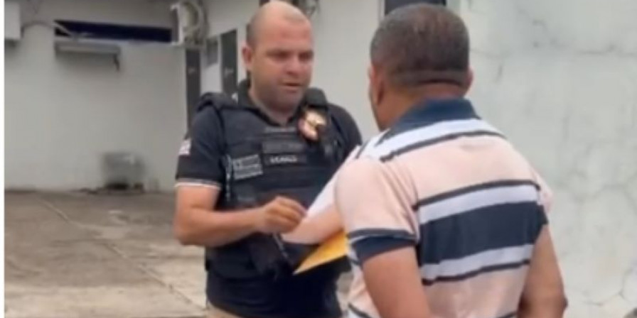 Professor preso por abusar de 200 alunos