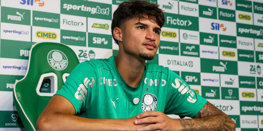 Larson permanece no Palmeiras