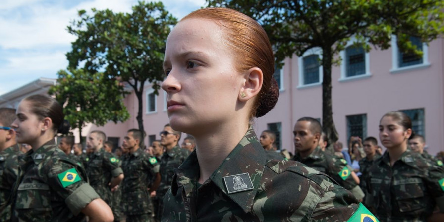 Exército incorpora 1ª turma de mulheres