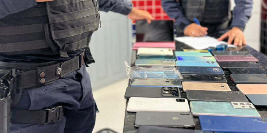 Guardas municipais apreendem 39 celulares