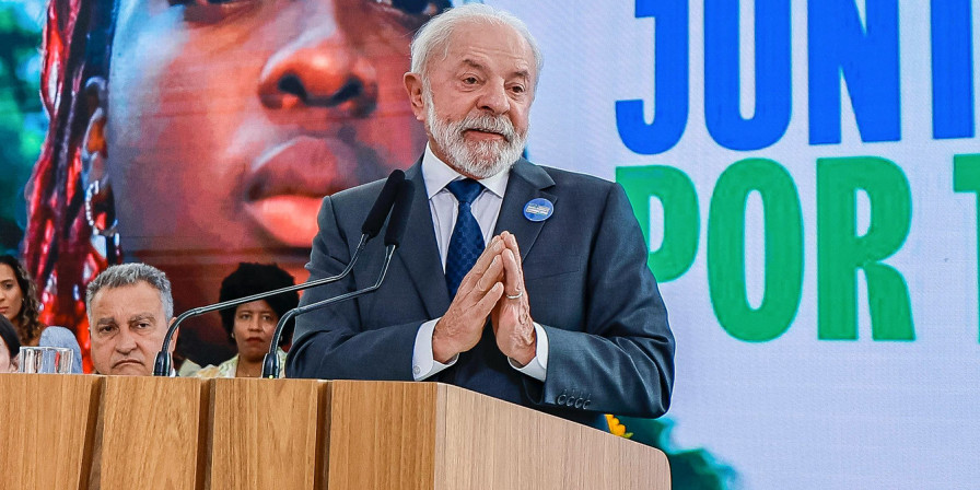 Lula defende combate ao feminicídio