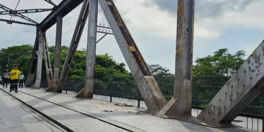 Jovem a caminho de entrevista de emprego morre em grave acidente na Ponte Metálica