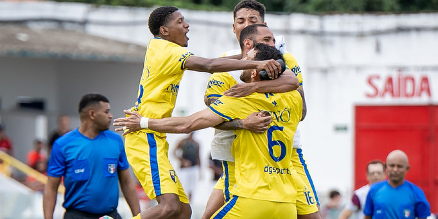 IAPE vence Moto Club